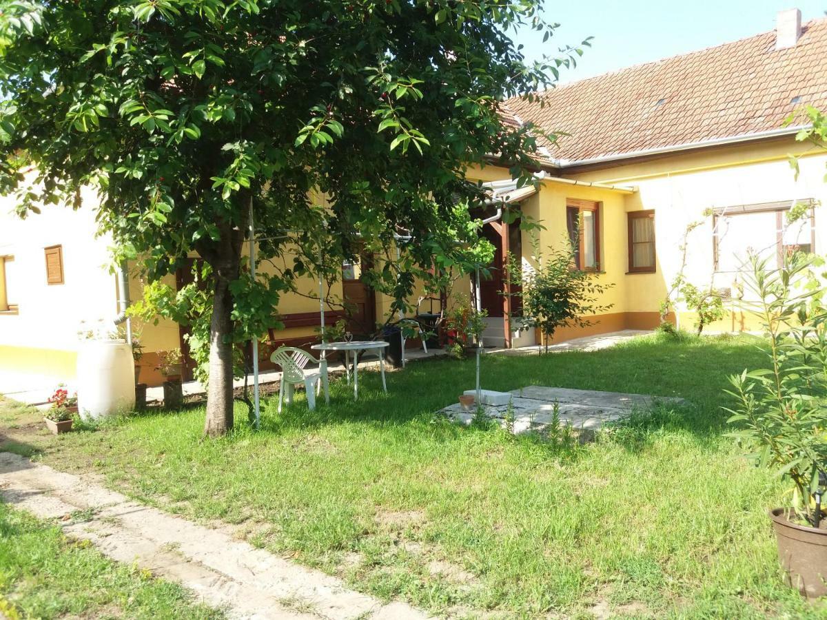 Harsfak Villa Mezokovacshaza Luaran gambar